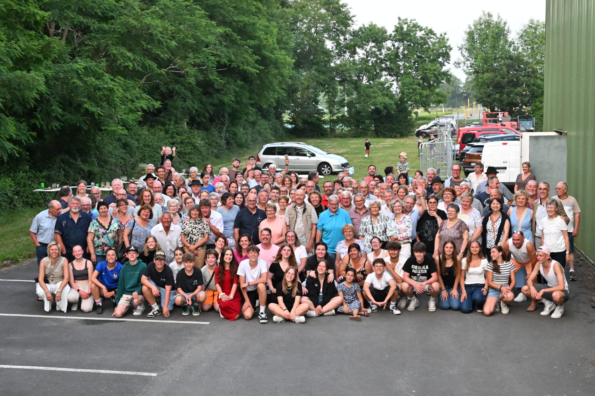 Gruppenbild mit den Gastgebern aus Nesmy/Frankreich
